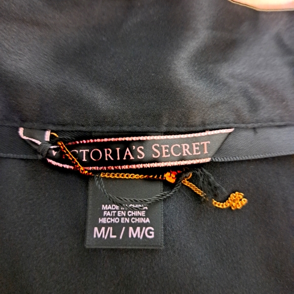 Robe - Picture 1 of 5